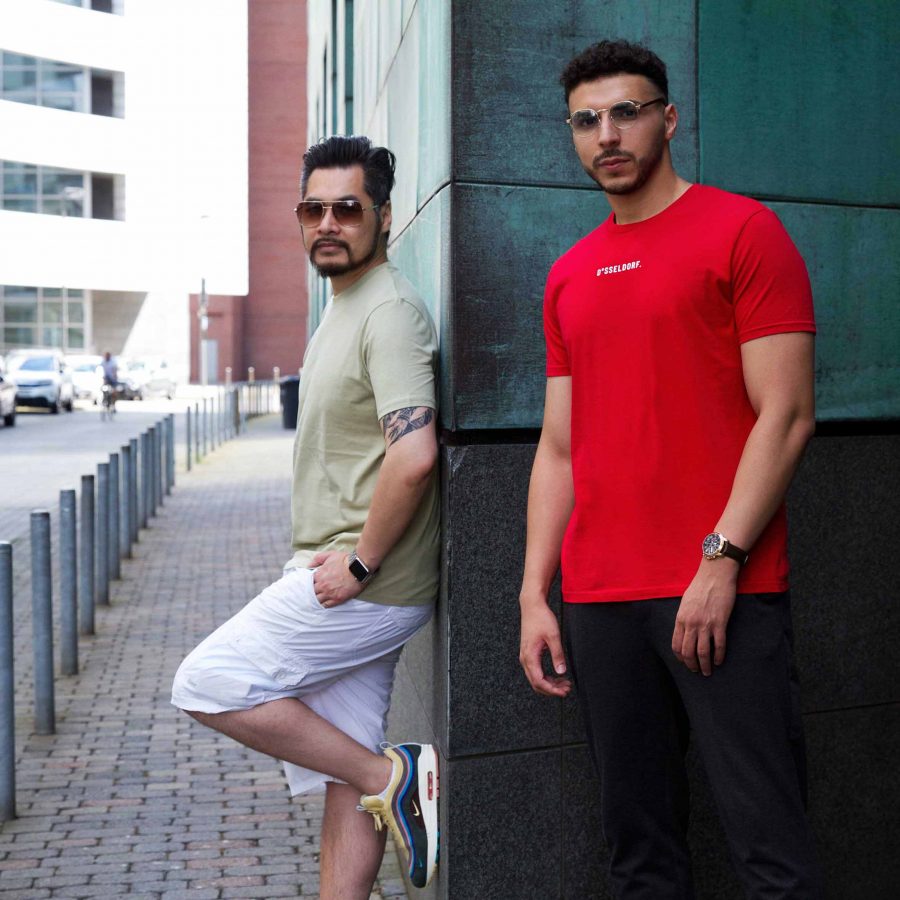Düsseldorf Print auf rotem und sage Shirt für Männer